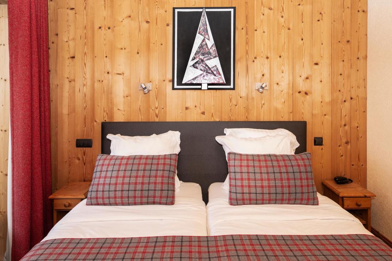 Hotel-Chalet Les Ecureuils Restaurant, Piscine, Garage Le Grand-Bornand Bagian luar foto